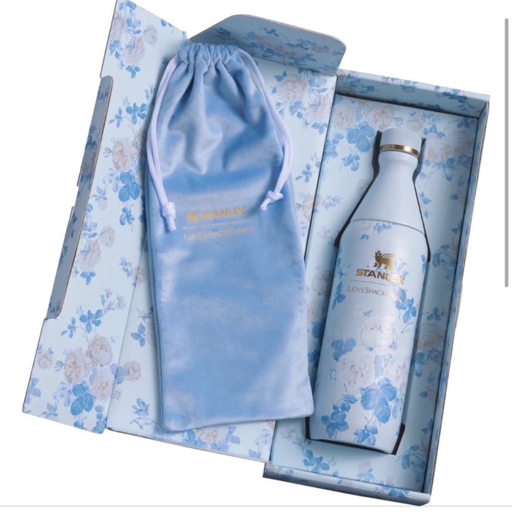 NEW THE STANLEY X LOVESHACKFANCY AIl Day Slim Bottle 20 oz Everblooming Rosettes